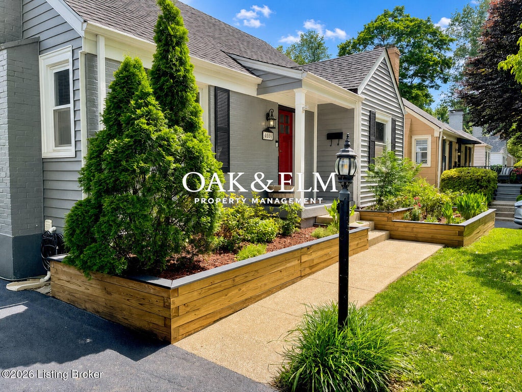 Photo of 4008 Brownlee Rd, Louisville, KY 40207 (MLS # 1724442)