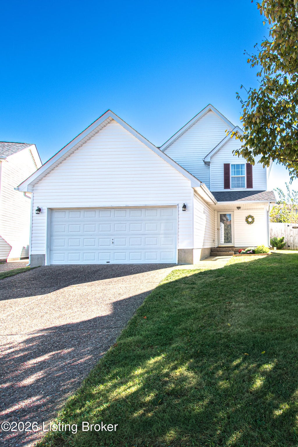 Photo of 3905 Mimosa View Dr, Louisville, KY 40299 (MLS # 1731468)
