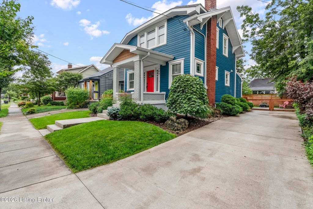 Photo of 704 N Barbee Way, Louisville, KY 40217 (MLS # 1718797)