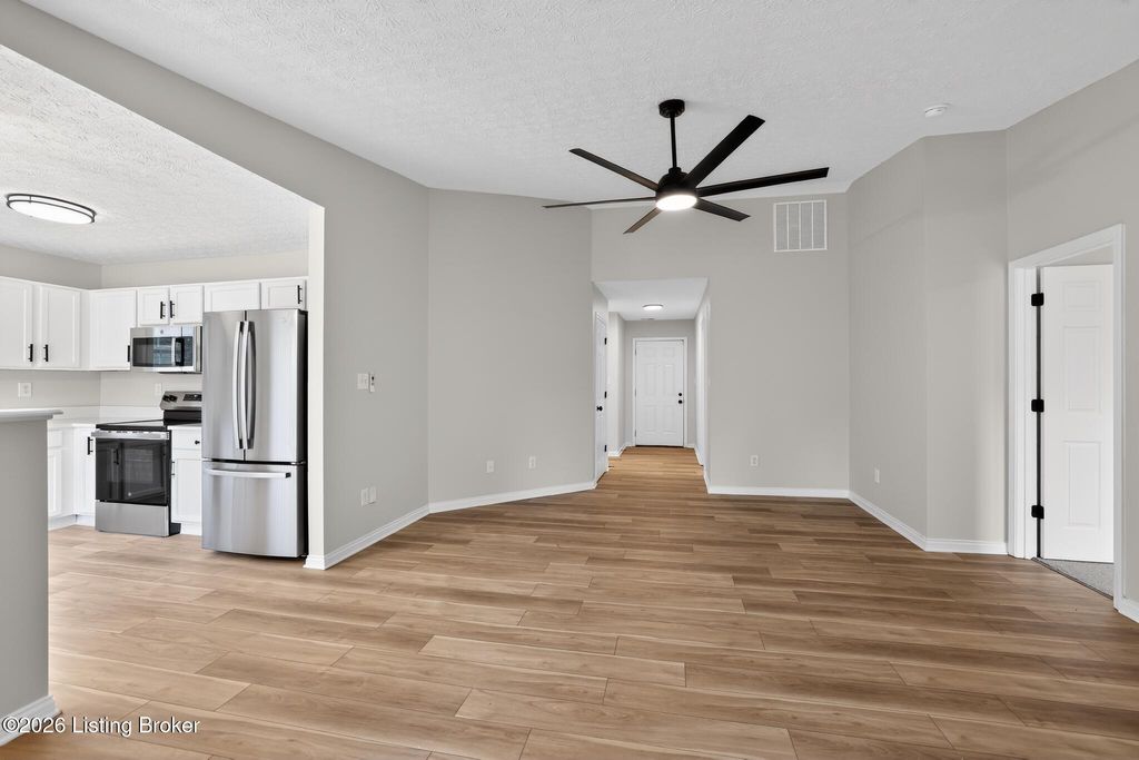 Photo of 4523 Shelvis Dr, Louisville, KY 40216 (MLS # 1718386)
