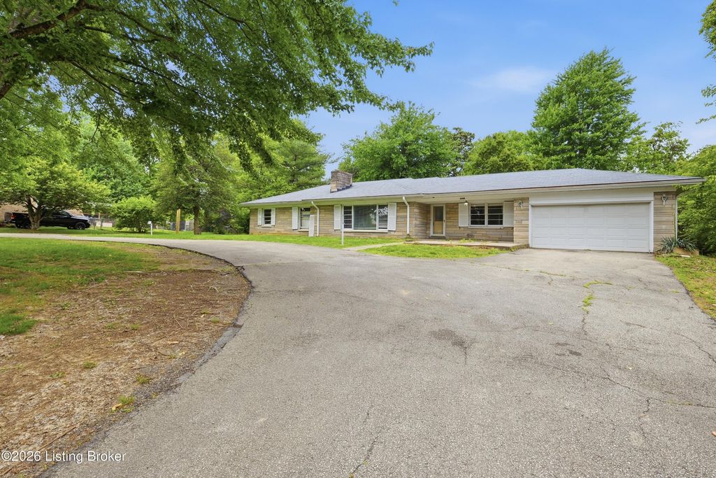 Photo of 7708 Smyrna Pkwy, Louisville, KY 40228 (MLS # 1715757)