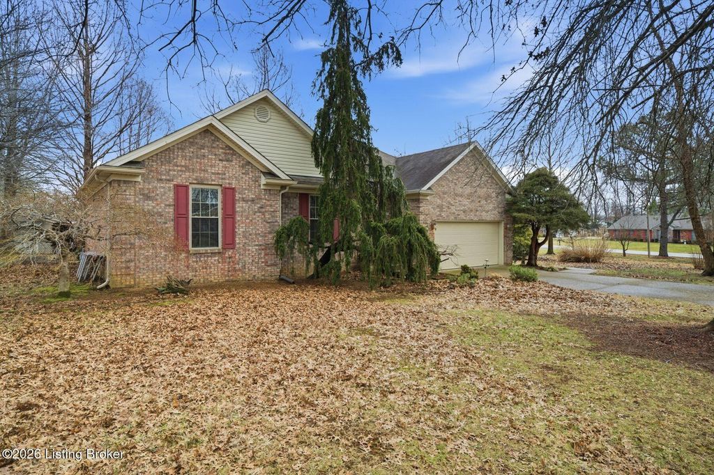 Photo of 711 Highland Springs Dr, Mt Washington, KY 40047 (MLS # 1710333)