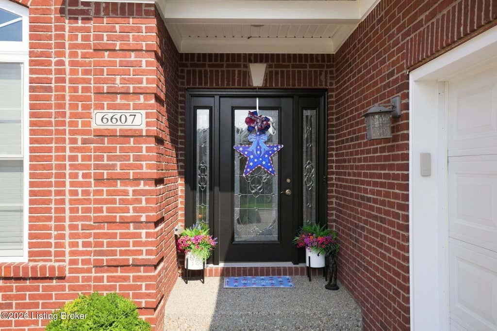 Photo of 6607 Villa Spring Dr, Louisville, KY 40291 (MLS # 1725815)