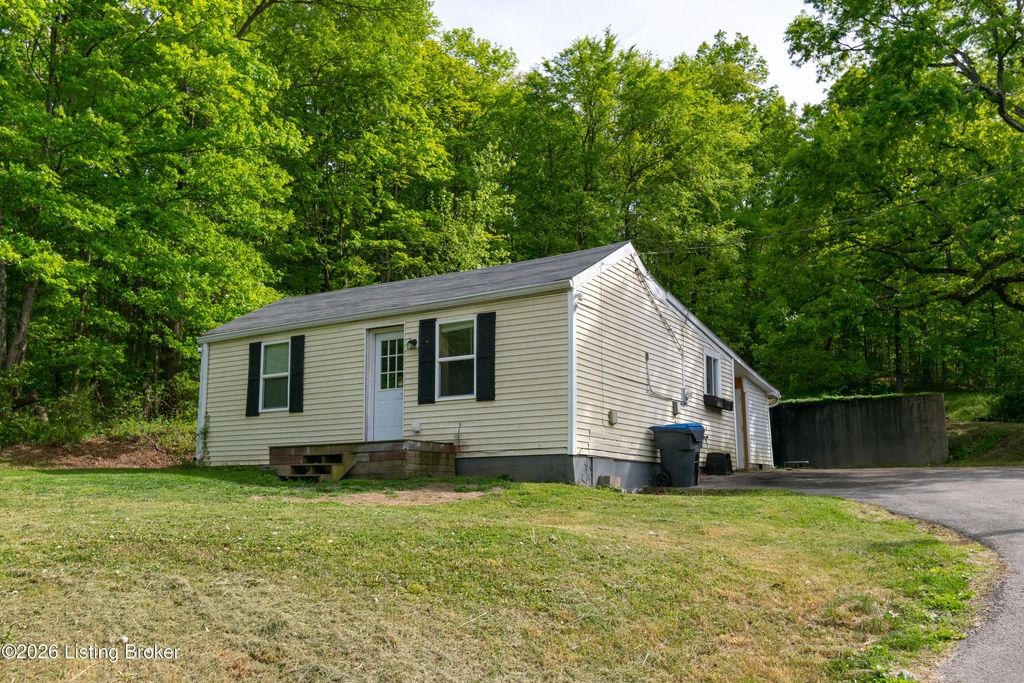 Photo of 2600 Blevins Gap Rd, Louisville, KY 40272 (MLS # 1715431)