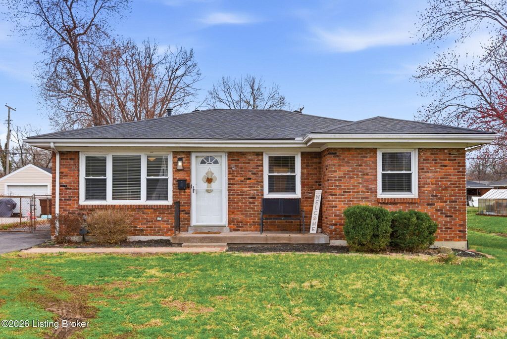 Photo of 617 Marquette Dr, Louisville, KY 40222 (MLS # 1711056)