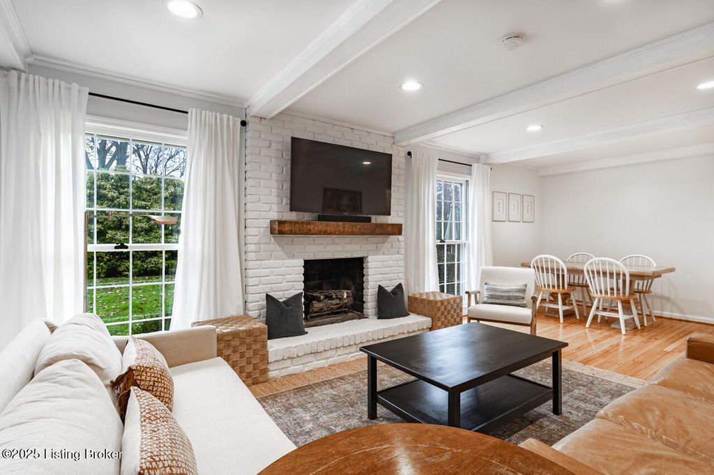 Photo of 8810 Nottingham Pkwy, Louisville, KY 40222 (MLS # 1704614)