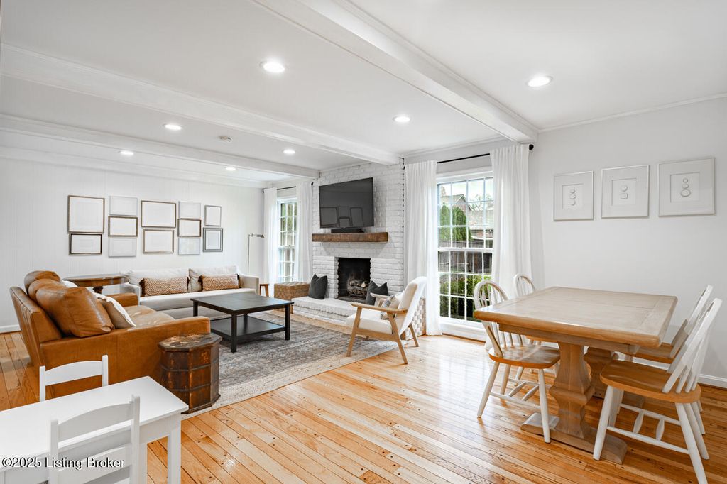 Photo of 8810 Nottingham Pkwy, Louisville, KY 40222 (MLS # 1704614)