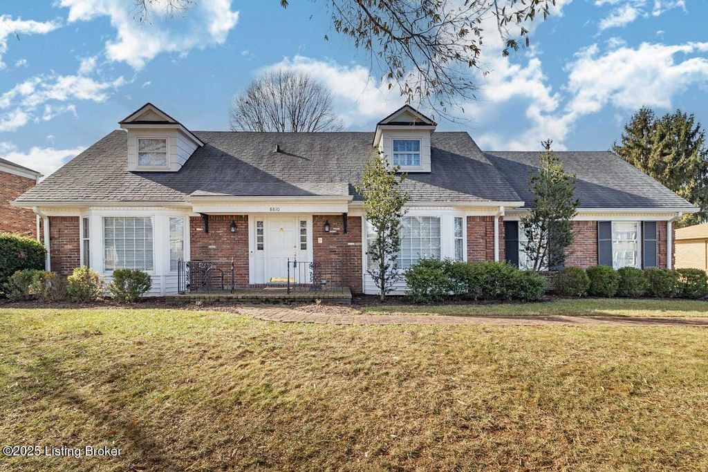 Photo of 8810 Nottingham Pkwy, Louisville, KY 40222 (MLS # 1704614)