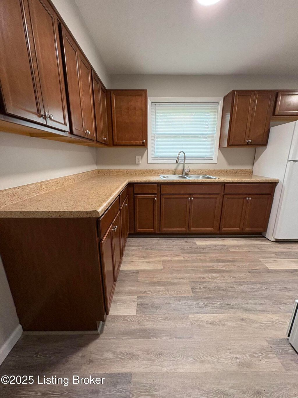 Photo of 213 Hillside Ln, Louisville, KY 40229 (MLS # 1701894)