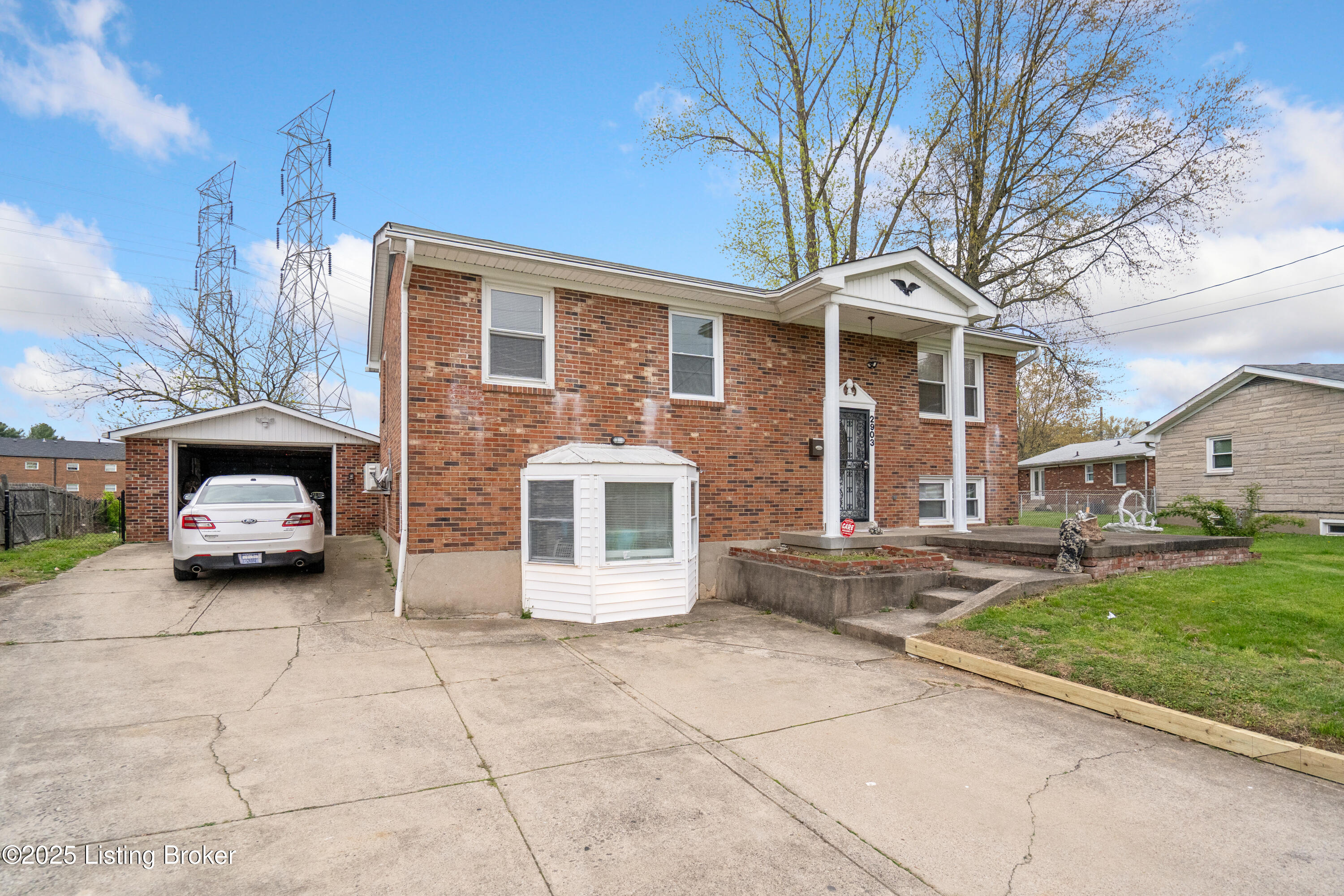 2903 Rockaway Dr, Louisville, Pennsylvania image 2