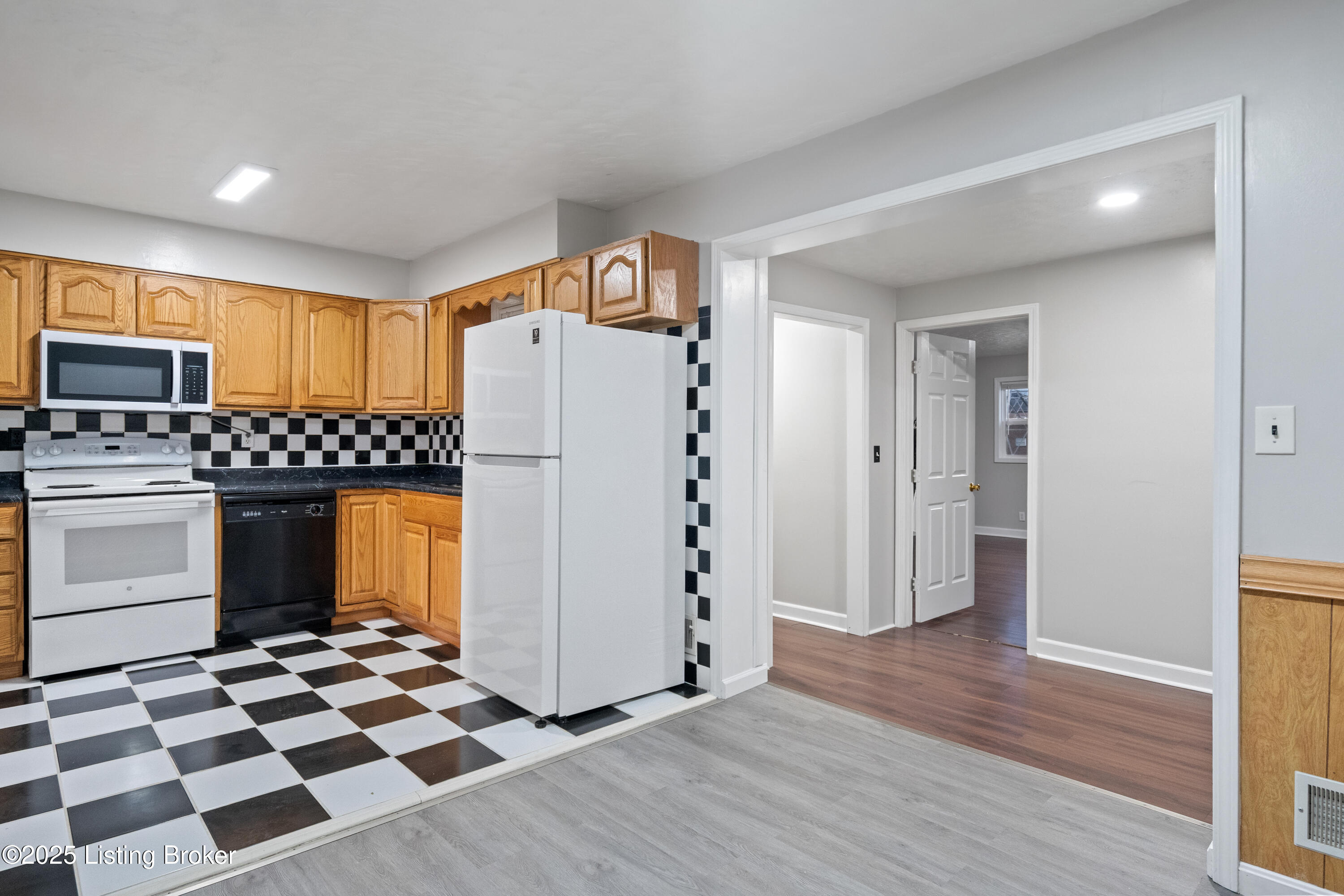 2903 Rockaway Dr, Louisville, Pennsylvania image 7