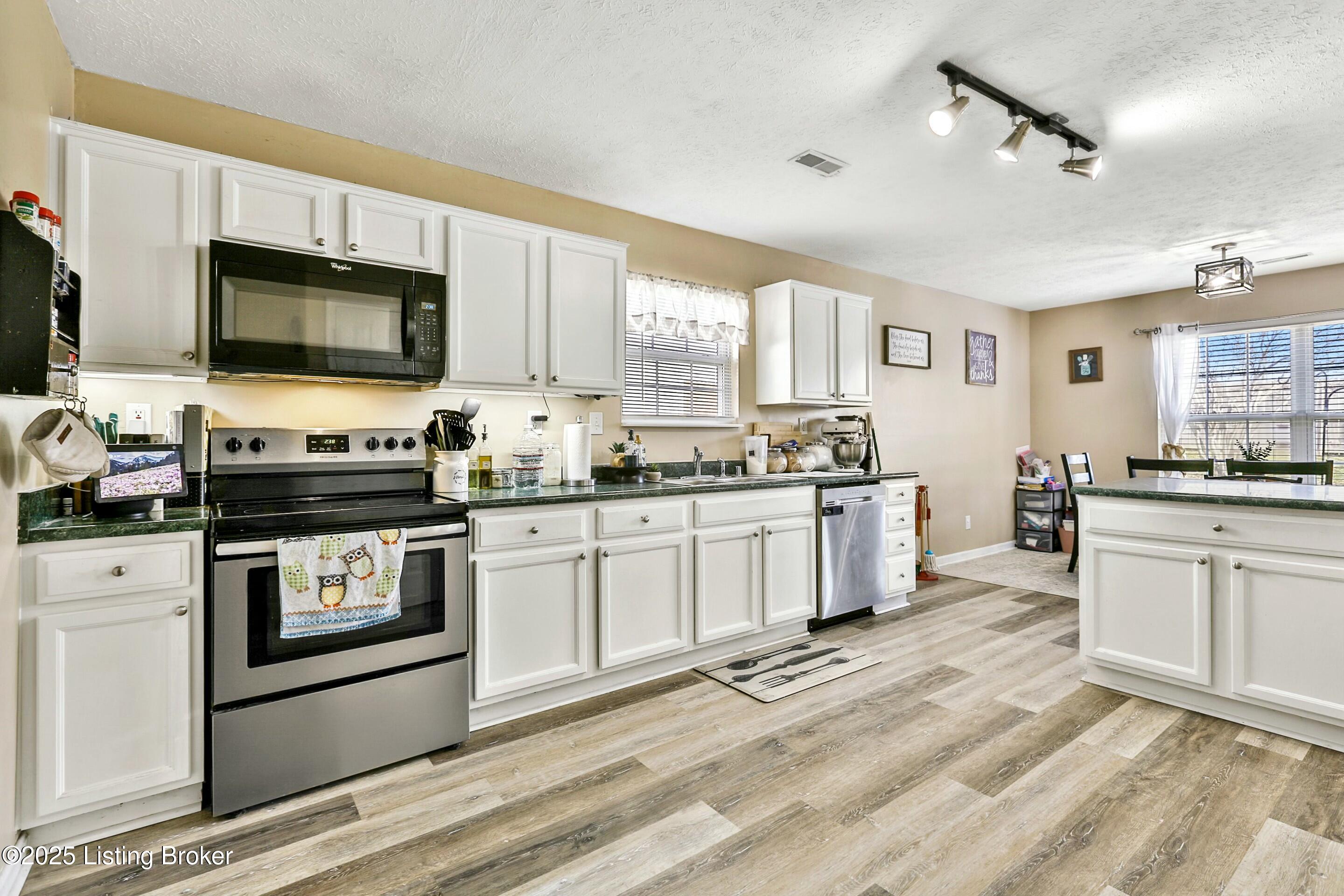 536 Matterhorn Dr, Shelbyville, Kentucky image 3