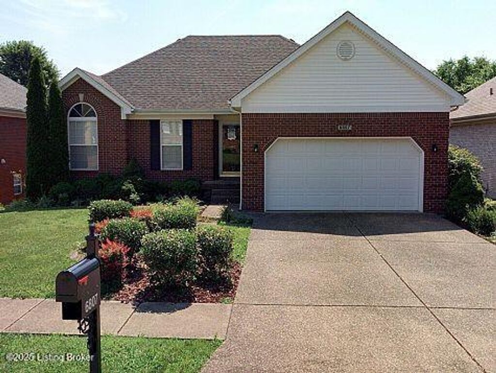 Photo of 6807 Brighton Springs Ln, Louisville, KY 40291 (MLS # 1696234)
