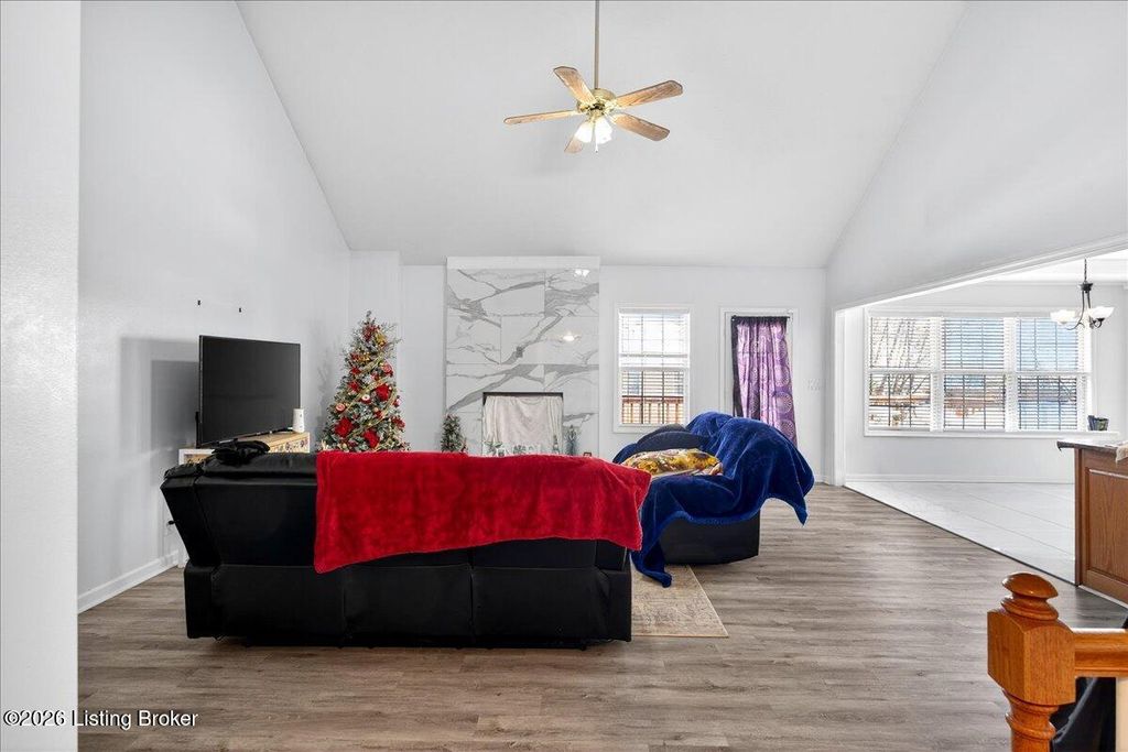 Photo of 6807 Brighton Springs Ln, Louisville, KY 40291 (MLS # 1696234)