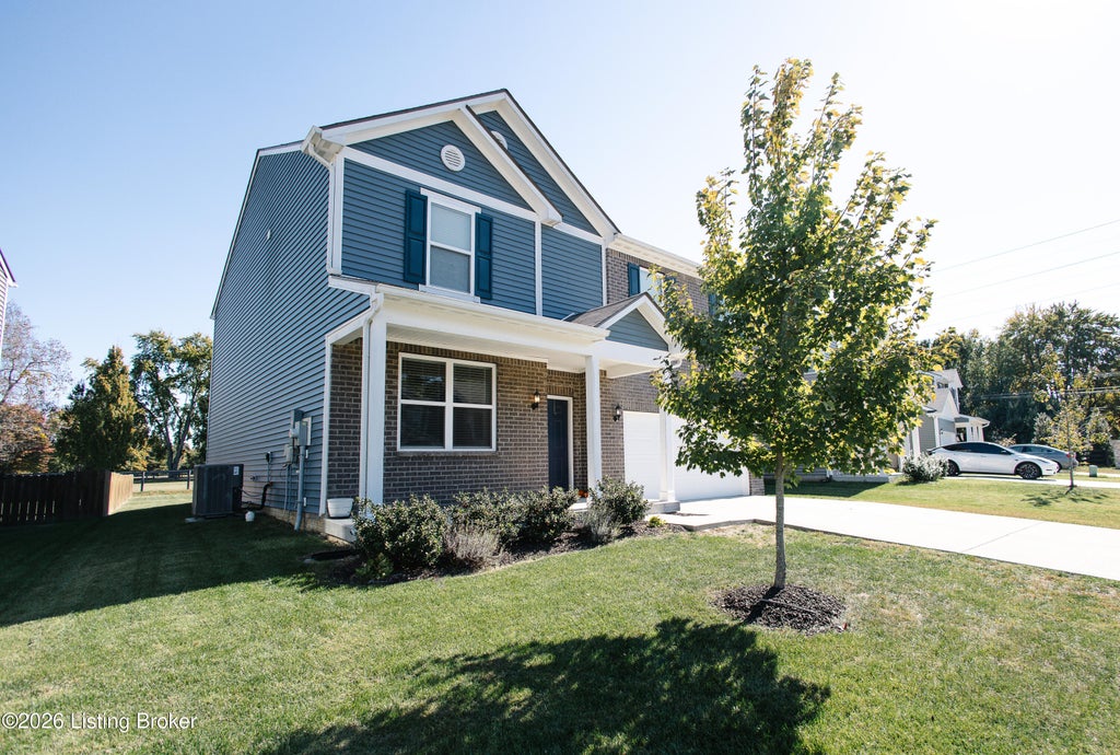 Photo of 12043 Wooden Trace Dr, Louisville, KY 40229 (MLS # 1732915)