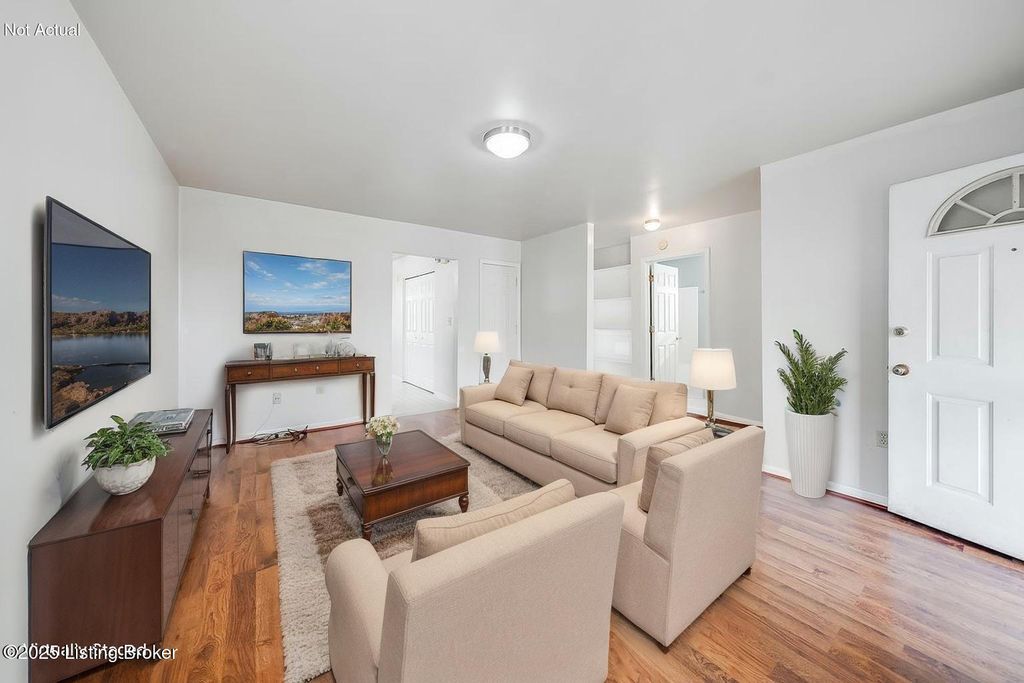 Photo of 1727 Baird St, Louisville, KY 40203 (MLS # 1705455)