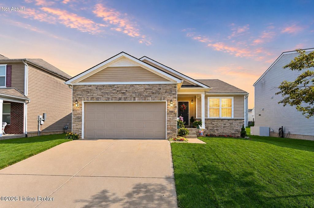 Photo of 5021 Tealwood Dr, Shelbyville, KY 40065 (MLS # 1718495)