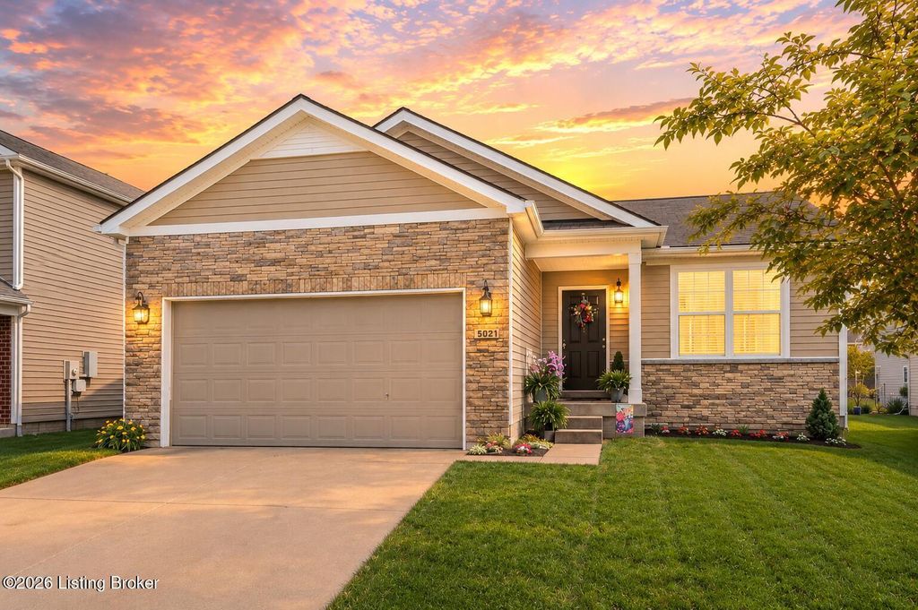 Photo of 5021 Tealwood Dr, Shelbyville, KY 40065 (MLS # 1718495)