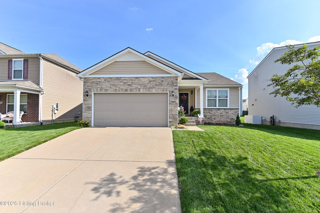 Photo of 5021 Tealwood Dr, Shelbyville, KY 40065 (MLS # 1718495)