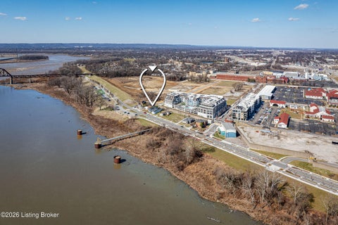 Tiny photo for 427 E Riverside Dr, Clarksville, IN 47129 (MLS # 1728962)
