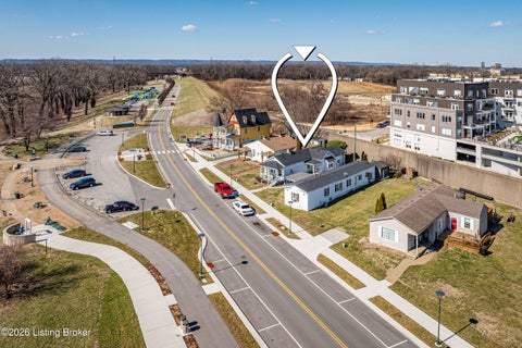 Tiny photo for 427 E Riverside Dr, Clarksville, IN 47129 (MLS # 1728962)