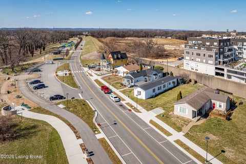 Tiny photo for 427 E Riverside Dr, Clarksville, IN 47129 (MLS # 1728962)