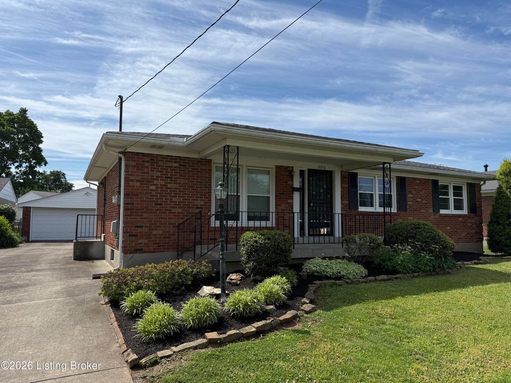 Photo of 3210 Pomeroy Dr, Louisville, KY 40220 (MLS # 1717352)