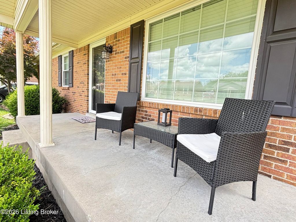 Photo of 12215 Dulcie Ct, Louisville, KY 40229 (MLS # 1720669)