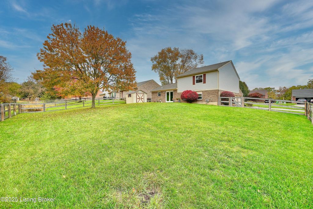 Photo of 8724 Sentry Dr, Florence, KY 41042 (MLS # 1704922)
