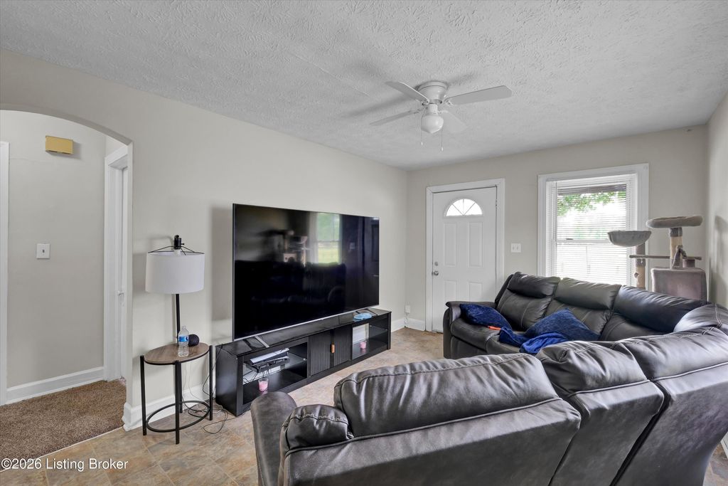 Photo of 1113 Beecher St, Louisville, KY 40215 (MLS # 1715535)