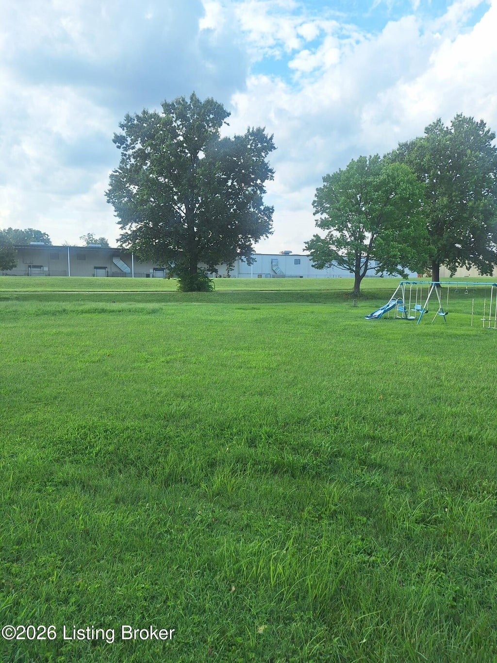 Photo of 4401 Bridgeman Ct, Louisville, KY 40218 (MLS # 1728608)