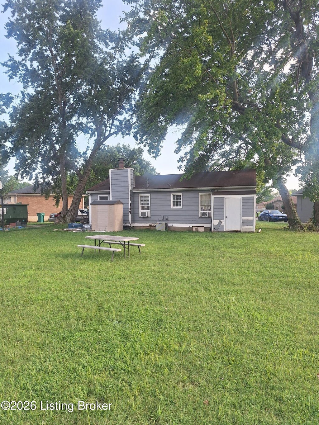 Photo of 4401 Bridgeman Ct, Louisville, KY 40218 (MLS # 1728608)