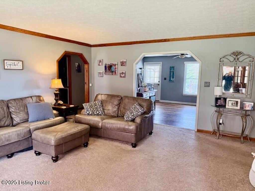 Photo of 3618 Echo Valley Cir, La Grange, KY 40031 (MLS # 1703477)