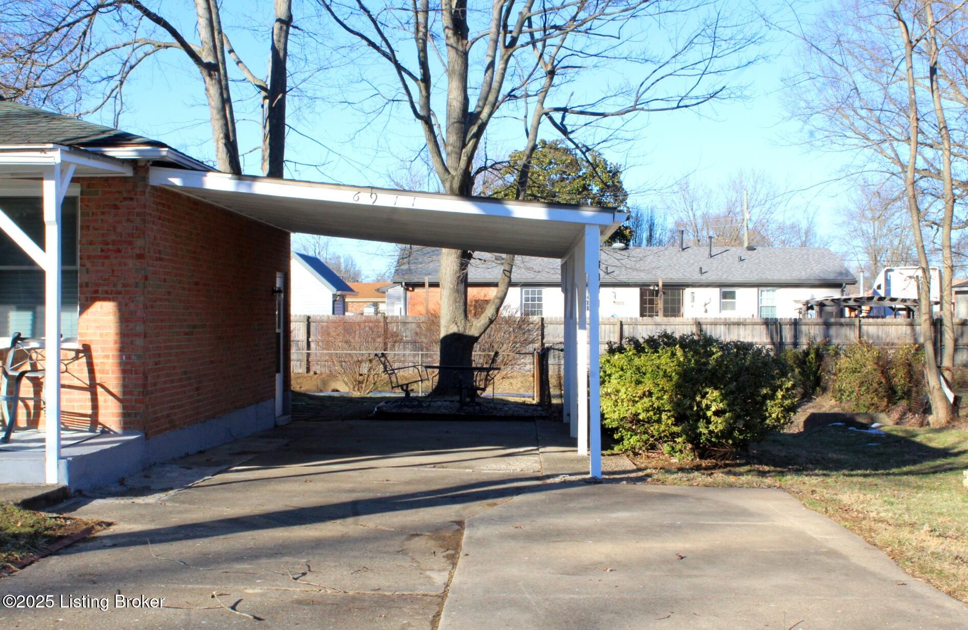 6911 Moorewick Way, Louisville, Pennsylvania image 3