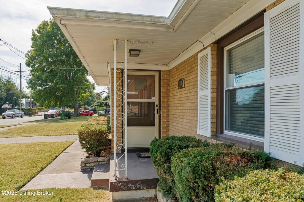 Photo of 1310 S 43rd St, Louisville, KY 40211 (MLS # 1730953)