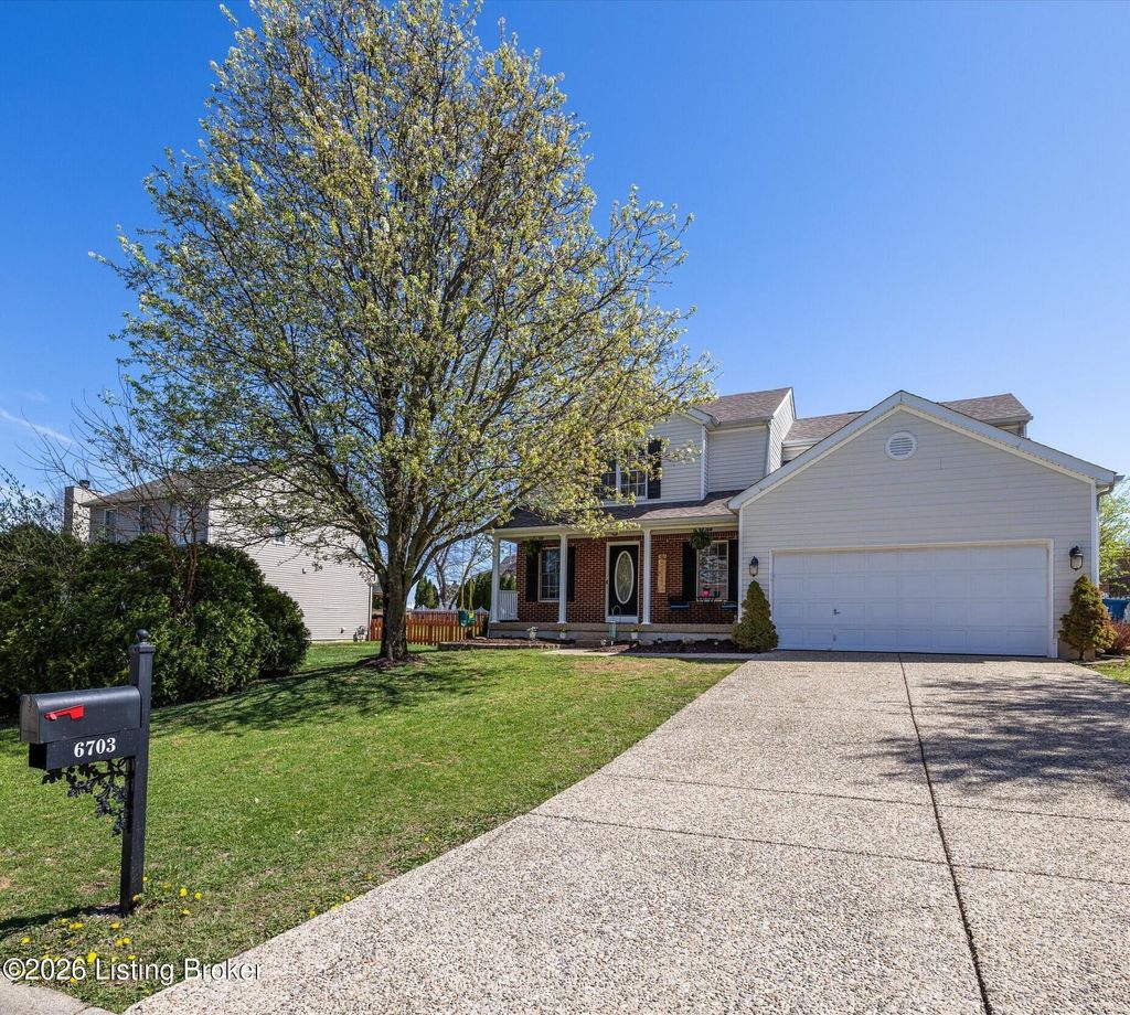 Photo of 6703 Rockview Way, Louisville, KY 40299 (MLS # 1712456)