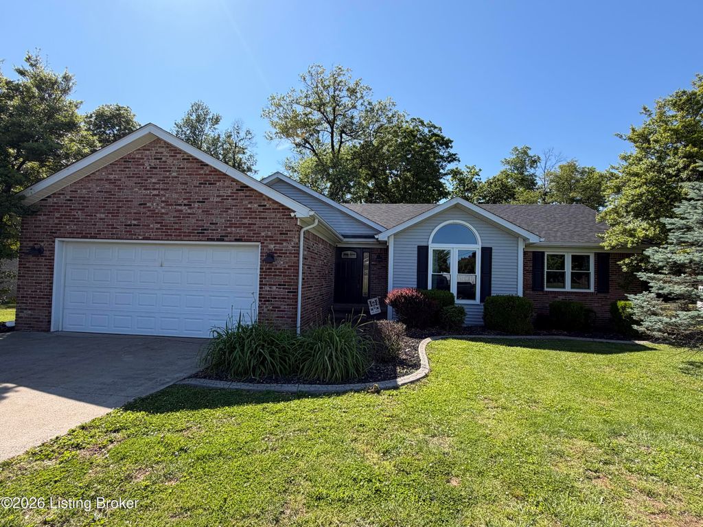 Photo of 2812 Oakwood Dr, Bardstown, KY 40004 (MLS # 1716853)