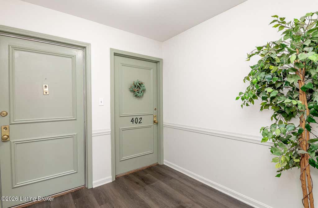 Photo of 402 Highwood Dr, Louisville, KY 40206 (MLS # 1724191)