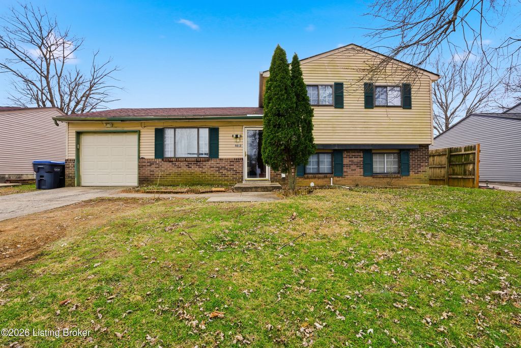 Photo of 5012 Abbydale Ct, Louisville, KY 40229 (MLS # 1706002)