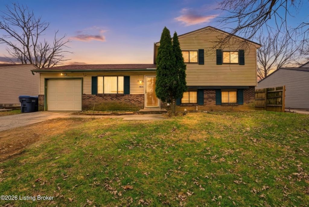 Photo of 5012 Abbydale Ct, Louisville, KY 40229 (MLS # 1706002)