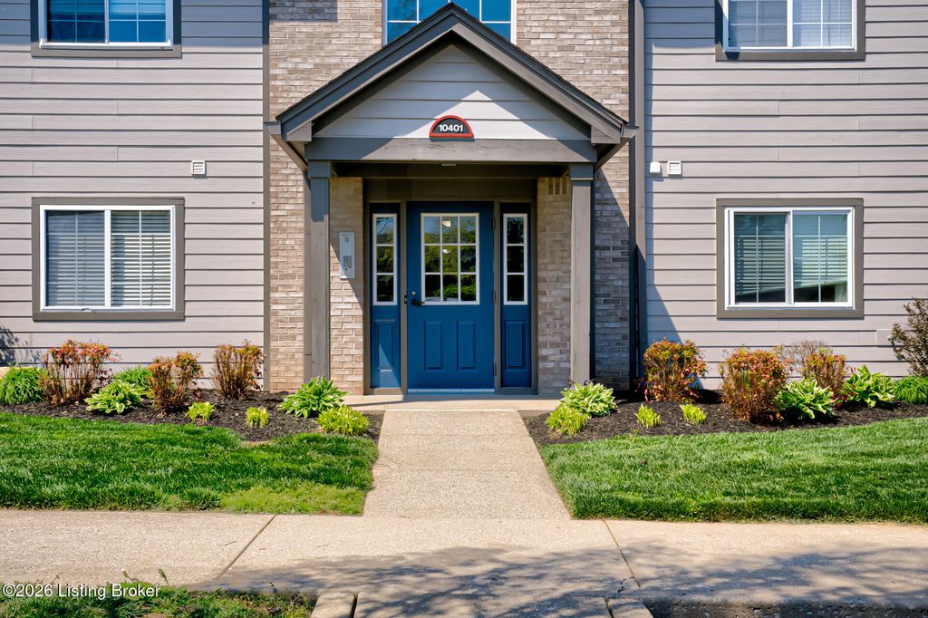 Photo of 10401 Trotters Pointe Dr #102, Louisville, KY 40241 (MLS # 1716982)
