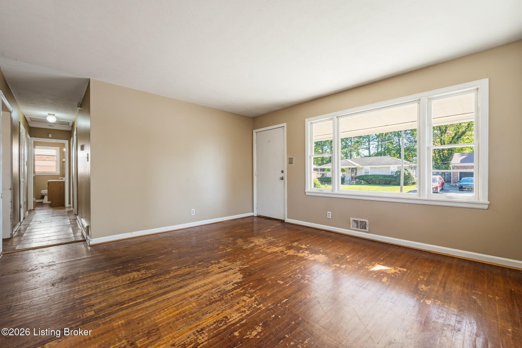 Photo of 4009 Glen Valley Rd, Louisville, KY 40219 (MLS # 1732913)