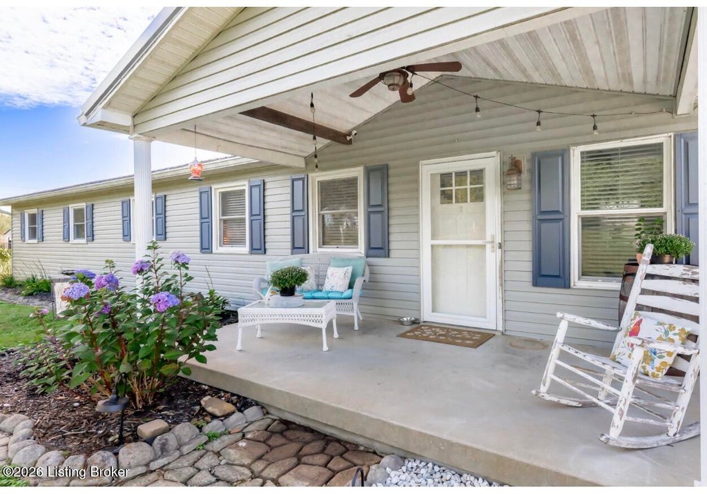 Photo of 125 Rustic Ln, Shepherdsville, KY 40165 (MLS # 1729704)