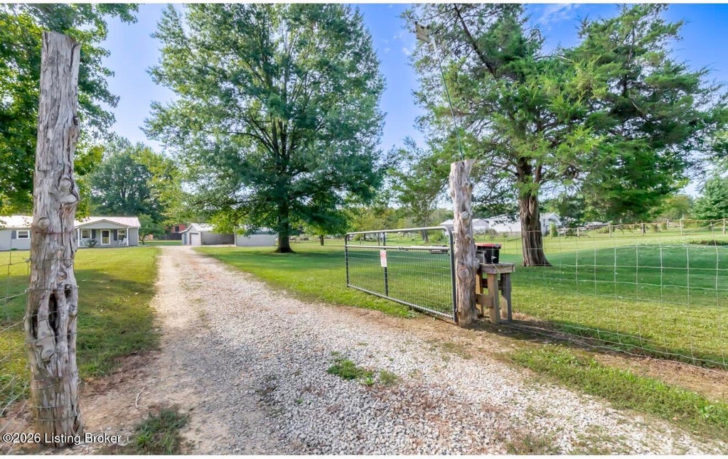 Photo of 125 Rustic Ln, Shepherdsville, KY 40165 (MLS # 1729704)