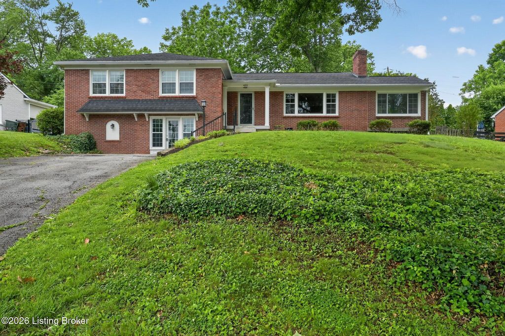 Photo of 422 Kaelin Dr, Louisville, KY 40207 (MLS # 1718192)