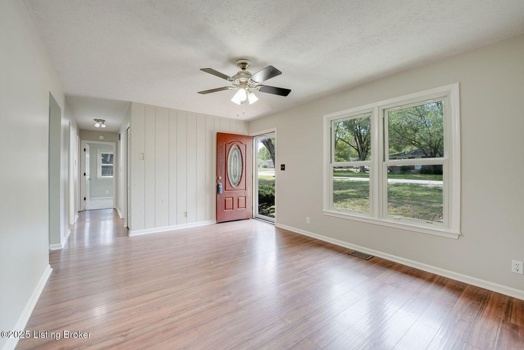 Photo of 6703 Hillside Dr, Pewee Valley, KY 40056 (MLS # 1697946)