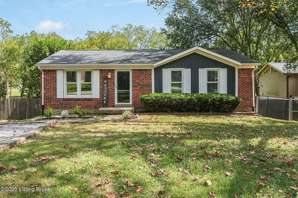 Photo of 6703 Hillside Dr, Pewee Valley, KY 40056 (MLS # 1697946)