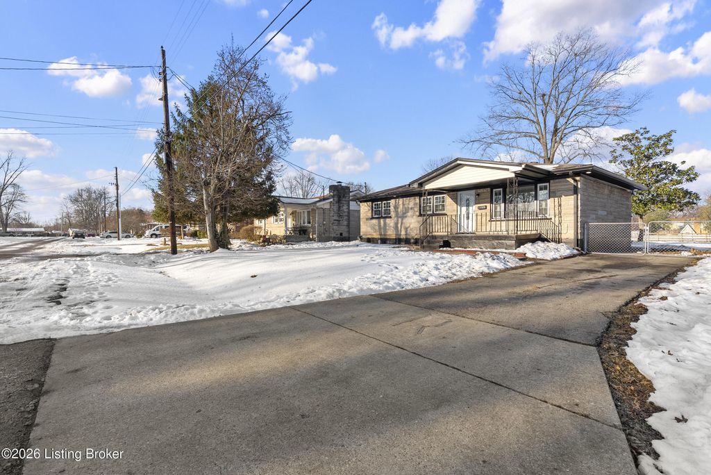 Photo of 6402 Triplett Dr, Louisville, KY 40258 (MLS # 1708813)