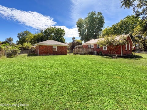 Tiny photo for 2005 Dixie Garden Dr, Louisville, KY 40272 (MLS # 1730254)