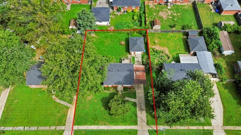 Tiny photo for 2005 Dixie Garden Dr, Louisville, KY 40272 (MLS # 1730254)